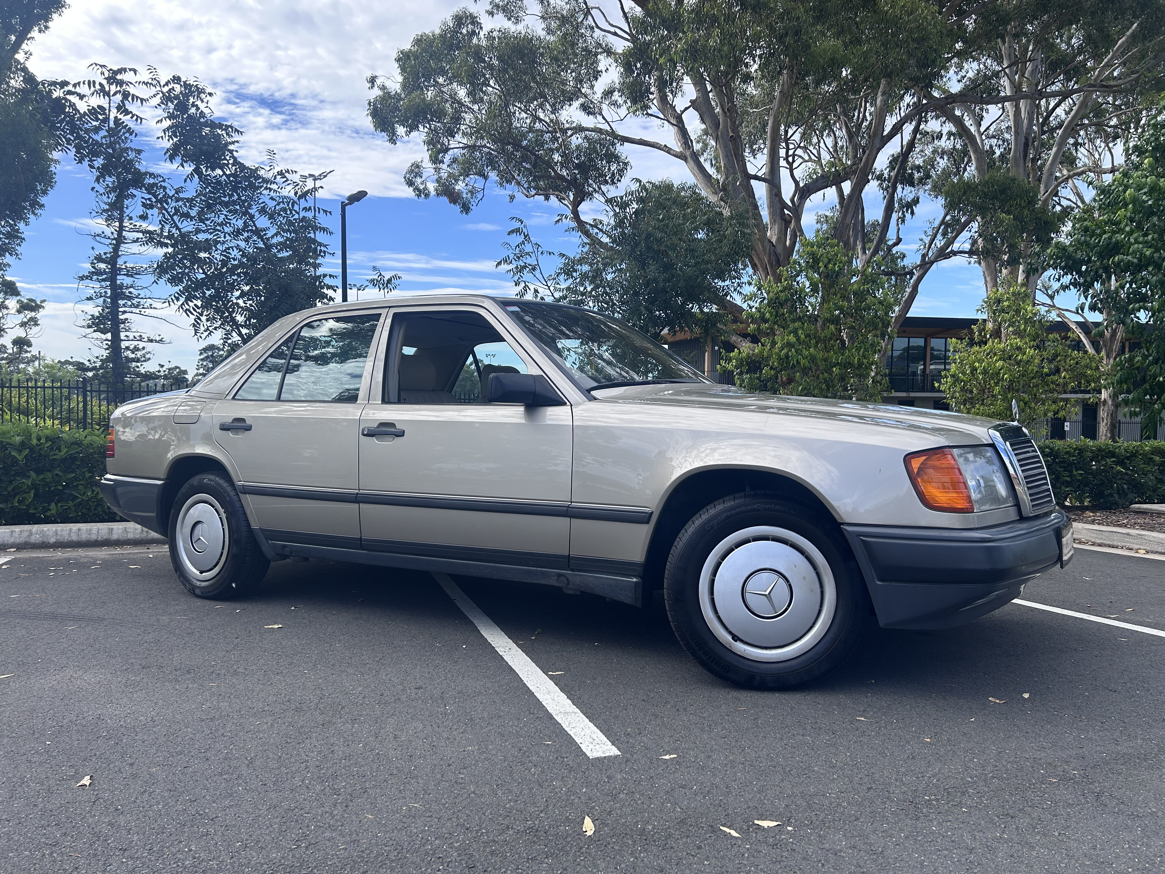 Classic 1986 hire sydney for weddings