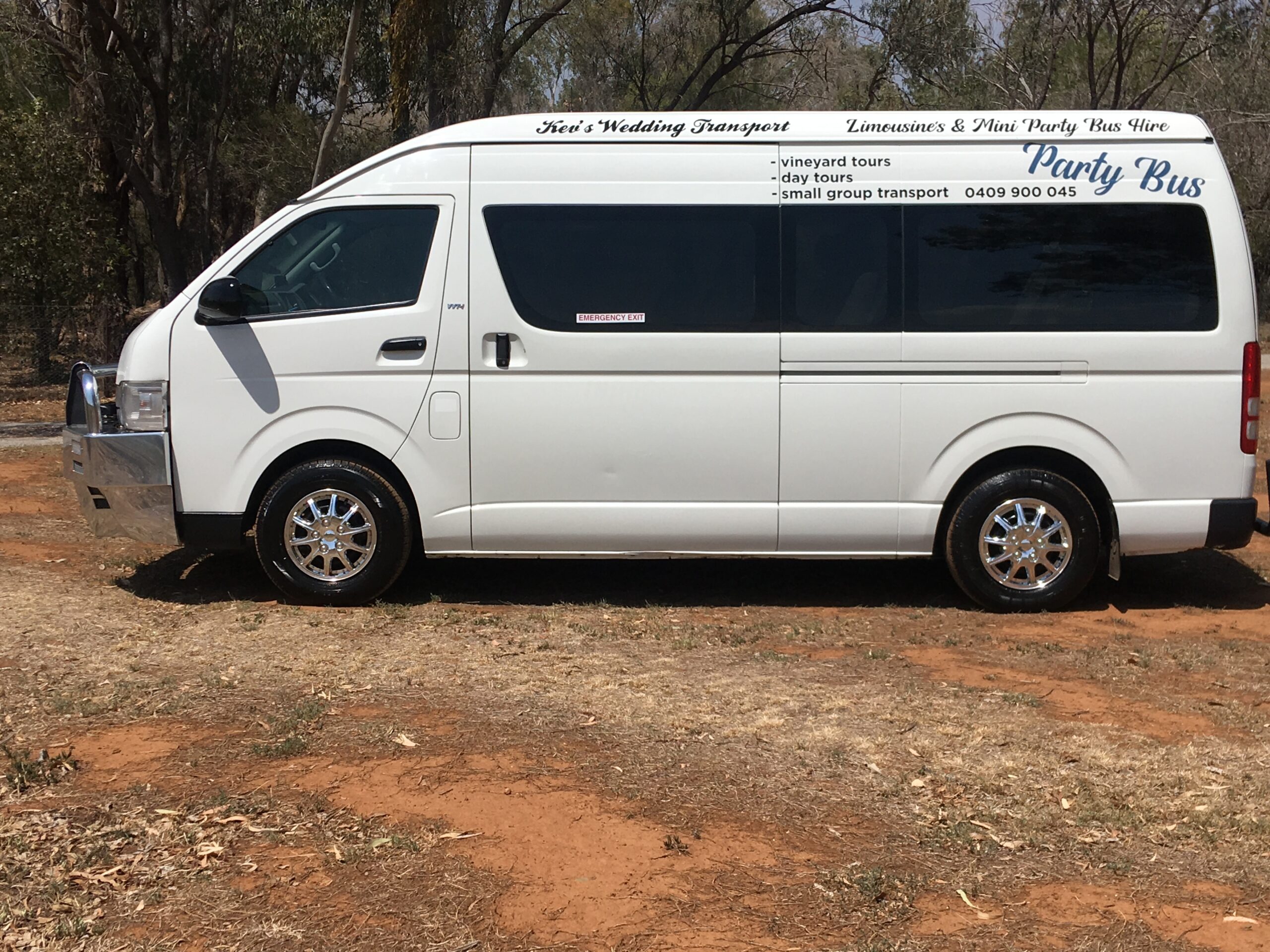 Toyota HiAce Commuter Bus – Group Transport Made Easy